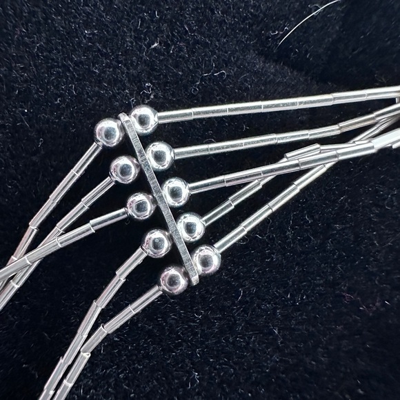 Running bear liquid silver choker style necklace - Picture 13 of 14